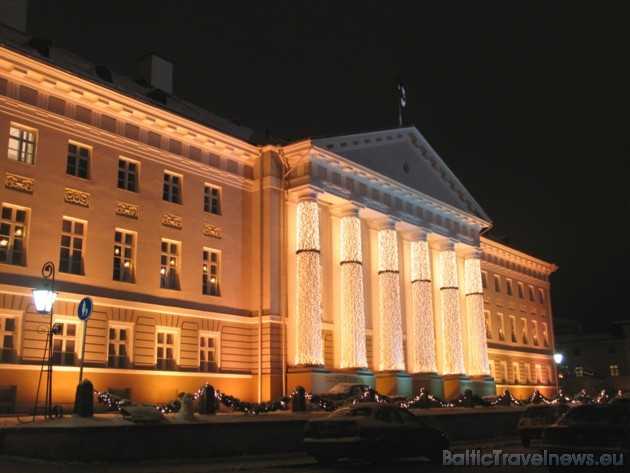 Arī Tartu universitāte izrotāta svētkiem 38870