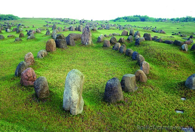 Uz ziemeļiem no Limfjorda atrodas Skandināvijā lielākā dzelzs laikmeta ciemata drupas un vikingu laikmeta akmeņu veidojums Uz ziemeļiem no Limfjorda atrodas Skandināvijā lielākā dzelzs laikmeta ciemata drupas un vikingu laikmeta akmeņu veidojums 39056
