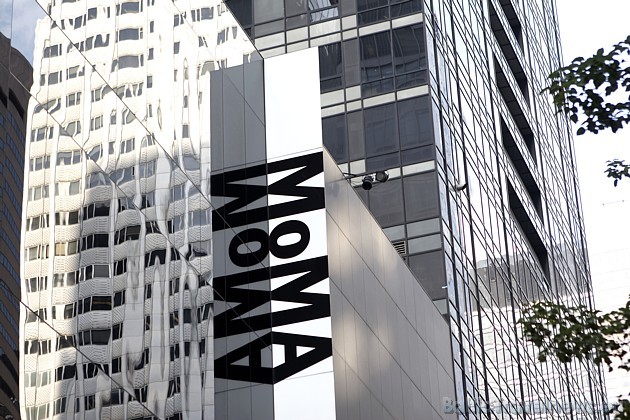 Modernās mākslas muzejs (Museum of Modern Art jeb MoMA) tiek dēvēts par ietekmīgāko laikmetīgās mākslas muzeju pasaulē Modernās mākslas muzejs (Museum of Modern Art jeb MoMA) tiek dēvēts par ietekmīgāko laikmetīgās mākslas muzeju pasaulē 39275