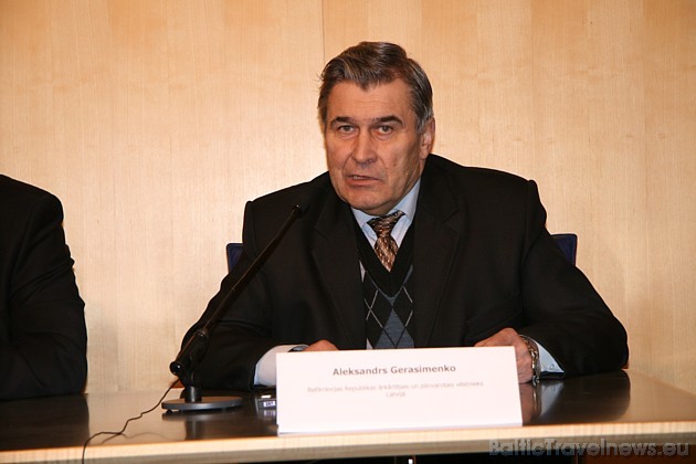 Preses konferenci ar savu klātbūtni pagodinājas Baltkrievijas ārkārtējais un pilnvarotais vēstnieks Latvijā Aleksandrs Gerasimenko Preses konferenci ar savu klātbūtni pagodinājas Baltkrievijas ārkārtējais un pilnvarotais vēstnieks Latvijā Aleksandrs Gerasimenko 39304