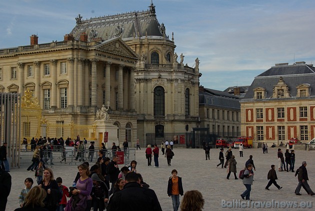 Versaļas pilsētā slejas viena no ievērojamākajām Francijas vēstures liecībām - Versaļas pils (Château de Versailles) 39369