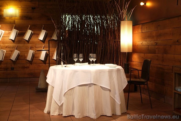 Ļoti atturīgais, bet vienkārši elegantais restorāna Mugaritz interjers 39517