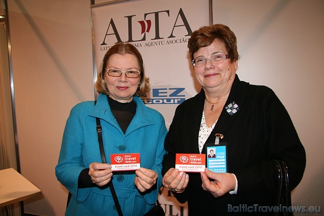 Gundega Zeltiņa un Aira Andriksone saņem BalticTravelnews.com atlaižu karti Travel Card 2010
www.travelcard.lv Gundega Zeltiņa un Aira Andriksone saņem BalticTravelnews.com atlaižu karti Travel Card 2010
www.travelcard.lv 39558