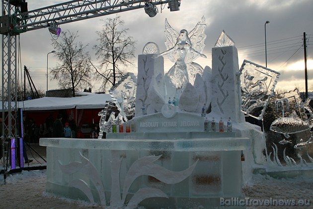 Festivālā pārstāvēts bija arī degvīns Absolut 39881