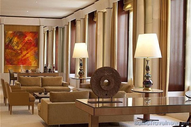 Kuri ir pasaules dārgākie viesnīcu numuri?
10. vieta Imperial Suite, Park Hyatt Vendôme (Parīze)
Foto: Hyatt Press Photos Kuri ir pasaules dārgākie viesnīcu numuri?
10. vieta Imperial Suite, Park Hyatt Vendôme (Parīze)
Foto: Hyatt Press Photos 40163