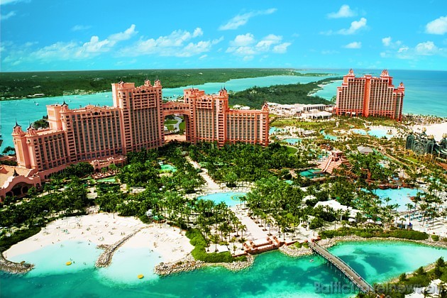 5. ieta Bridge Suite, The Atlantis Resort (Bahamu salas).
Luksusa numurs atrodas tieši pārejā starp abiem ēkas spārniem
Foto: Atlantis.com 5. ieta Bridge Suite, The Atlantis Resort (Bahamu salas).
Luksusa numurs atrodas tieši pārejā starp abiem ēkas spārniem
Foto: Atlantis.com 40173