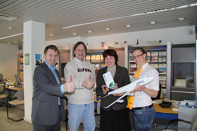 Prieka momentā: Aivars Mackevičs (Travelnews.lv), Pauls Gusts (Kaleva Travel), Aija Rancova (ceļojuma laimētāja) un Anita Atmata (Kaleva Travel) Prieka momentā: Aivars Mackevičs (Travelnews.lv), Pauls Gusts (Kaleva Travel), Aija Rancova (ceļojuma laimētāja) un Anita Atmata (Kaleva Travel) 40685