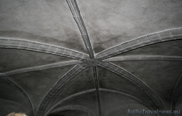 Klostera velves ar maģisko krustpunktu, zem kura nostājoties varot sajust arī enerģētisko strāvojumu Klostera velves ar maģisko krustpunktu, zem kura nostājoties varot sajust arī enerģētisko strāvojumu 41311