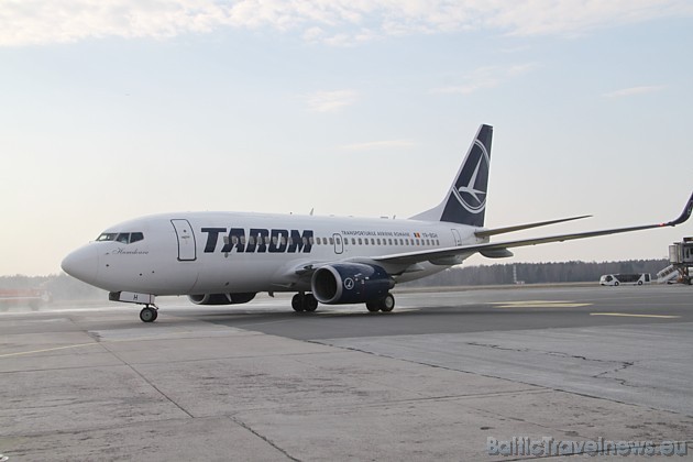 Tarom lidmašīna Boeing 737 starptautiskajā lidostā Rīga 42163