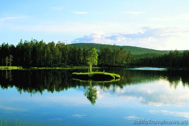 Ūdens tūrisma iespējas Somijā ir bezgala plašas - peldēšanās, niršana, makšķerēšana, airēšana, kanoe un citi sporta veidi Ūdens tūrisma iespējas Somijā ir bezgala plašas - peldēšanās, niršana, makšķerēšana, airēšana, kanoe un citi sporta veidi 42261