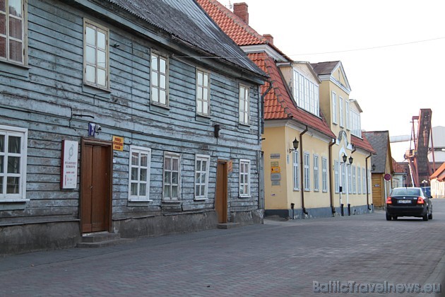 Savdabīgāko un romantiskāko Ventspils pilsētas daļu – Ostgalu – raksturo šauras bruģētas ieliņas, nelielas koka mājiņas ar slēģotiem logiem, kūpinātu Savdabīgāko un romantiskāko Ventspils pilsētas daļu – Ostgalu – raksturo šauras bruģētas ieliņas, nelielas koka mājiņas ar slēģotiem logiem, kūpinātu 42277
