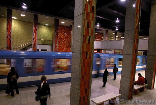 Viena no lielākajām un labākajām metro sistēmām pasaulē ir Monreālā (Kanādā), kuru vagonu riteņi darināti no gumijas un kas rada ļoti videi maz kaitīg Viena no lielākajām un labākajām metro sistēmām pasaulē ir Monreālā (Kanādā), kuru vagonu riteņi darināti no gumijas un kas rada ļoti videi maz kaitīg 42308