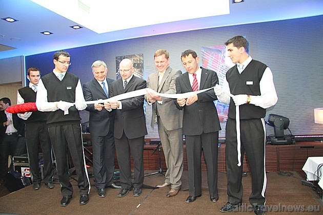 Viesnīcas atklāšanas ceremonija 14.04.2010 - no kreisās Ivars Geidāns, Hannes Tall, Ain Hanschmidt un Enn Pant Viesnīcas atklāšanas ceremonija 14.04.2010 - no kreisās Ivars Geidāns, Hannes Tall, Ain Hanschmidt un Enn Pant 42338