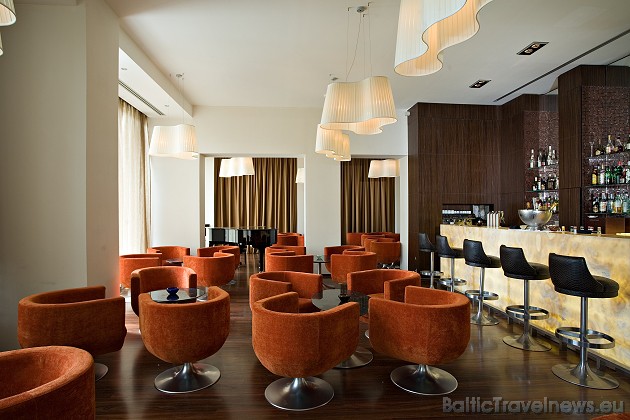 Viesnīcas Grand Hotel Cannes bārs viesnīcas pirmajā stāvā 42343