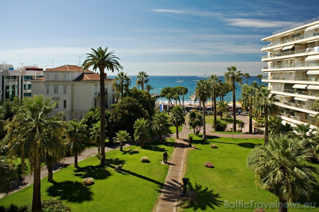 Skats uz viesnīcas parku un jūru. Vairāk informācijas iespējams atrast interneta vietnē www.grand-hotel-cannes.com Skats uz viesnīcas parku un jūru. Vairāk informācijas iespējams atrast interneta vietnē www.grand-hotel-cannes.com 42356