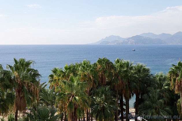 Viesnīca 1835 White Palm Hotel atrodas pašā bulvāra La Croisette sākumā, pretim jahtu ostai 42411