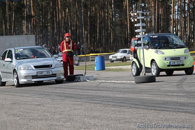 Sacensību sākumā piedalījās ielas klases automašīnas 42724