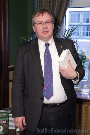 Viesnīcas kolektīvu sveic Pēteris Pētersons (Radi un Draugi valdes loceklis)
(Foto: Jānis Brencis) Viesnīcas kolektīvu sveic Pēteris Pētersons (Radi un Draugi valdes loceklis)
(Foto: Jānis Brencis) 42782