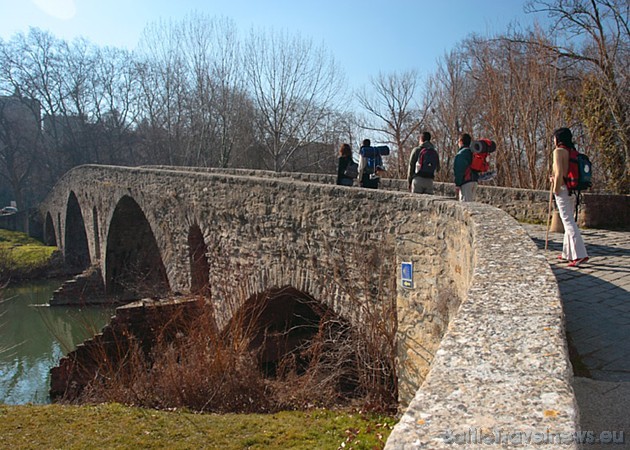 Lielākoties mūsdienu Navarra izvietojusies senās Navarras teritorijā. Senāk Navarra bija viena no varenākajām Spānijas valstiņām Lielākoties mūsdienu Navarra izvietojusies senās Navarras teritorijā. Senāk Navarra bija viena no varenākajām Spānijas valstiņām 42807