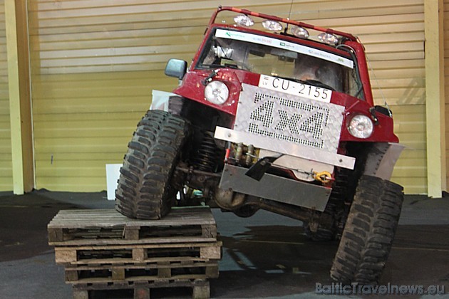 4x4 automašīnas īstiem bezceļa variantiem 42923