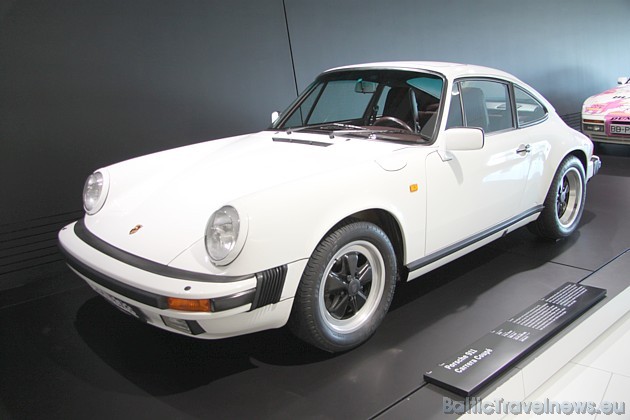 Porsche 911 Carrera Coupe 43045