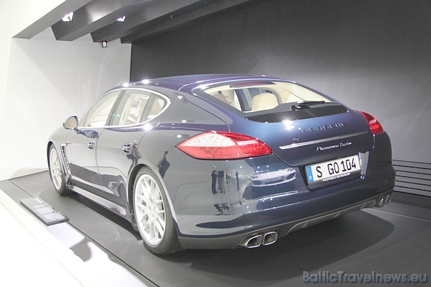 Porsche Panamera 43062