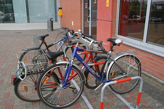 Atklāšanai par godu pie tirdzniecības parka Alfa bija apskatāma Latvijas ērmriteņu jeb freakbike kolekcija Atklāšanai par godu pie tirdzniecības parka Alfa bija apskatāma Latvijas ērmriteņu jeb freakbike kolekcija 43142