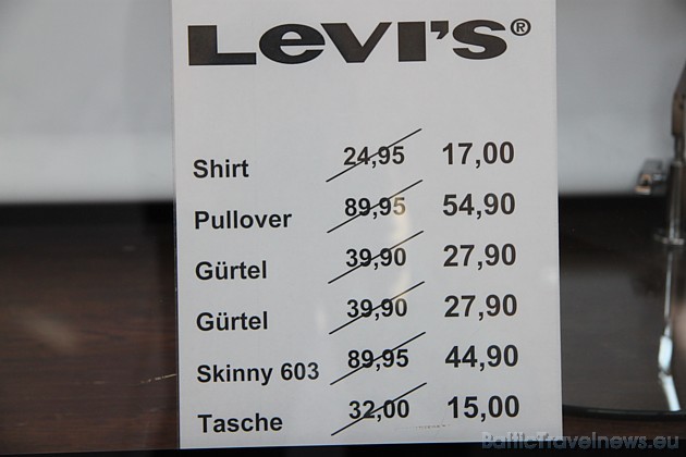 Hugo Boss veikala apsardzes darbinieki centās pierunāt BalticTravelnews.com izdzēst visas bildes no Hugo Boss skatloga, bet Levi's veikals uz fotograf 43538