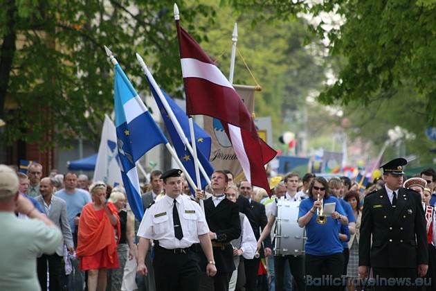 Svētku gājienā lepni piedalījās arī Jūrmalas policijas pārstāvji 43604