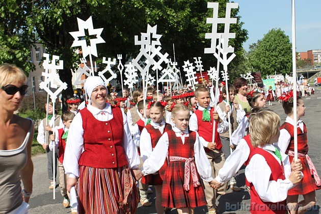 Dziesmu un deju svētku gājiens Ikšķilē 22.05.2010 43737