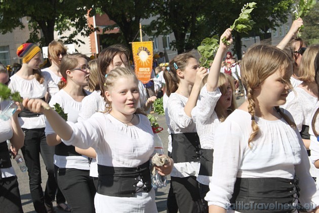 Dziesmu un deju svētku gājiens Ikšķilē 43743