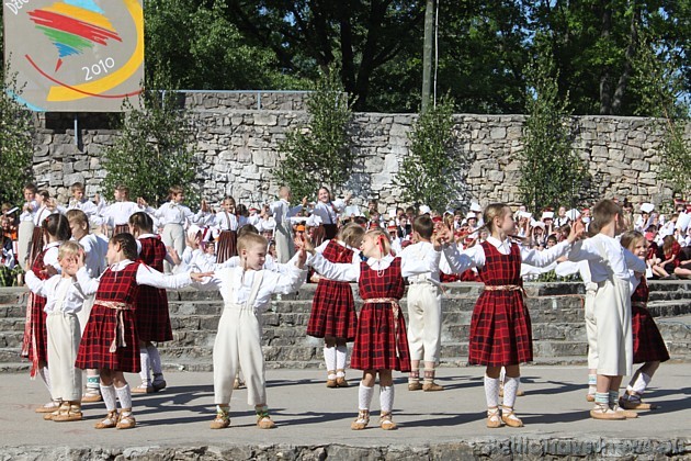 Dziesmu un deju svētki - Nāc gavilēt pie Daugavas 43756
