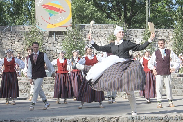Dziesmu un deju svētki - Nāc gavilēt pie Daugavas 43758