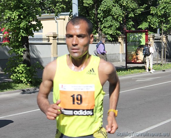 Pilnu maratona distanci uzvarētājs veic 02:17:33 43793