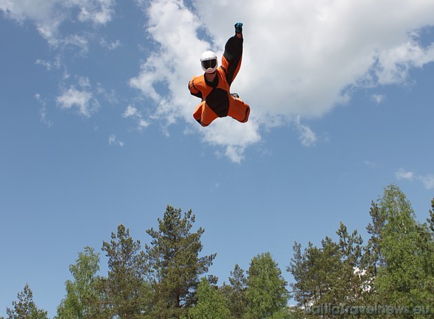Eiropā Aerodium ir viens no retajiem, kas notiek brīvā dabā, jo dažās Eiropas lielpilsētās šis pakalpojums ir pieejams tikai telpās Eiropā Aerodium ir viens no retajiem, kas notiek brīvā dabā, jo dažās Eiropas lielpilsētās šis pakalpojums ir pieejams tikai telpās 43861