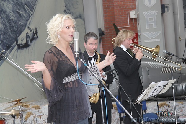 Muzikālā programma Go Blonde pasākumā 44008