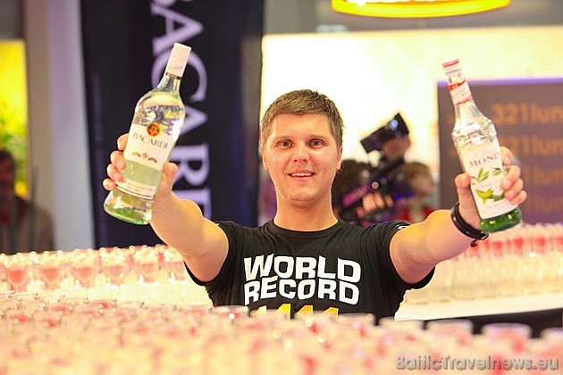 Lords of Liquids pārstāvis, pazīstamais bārmenis un autosportists Gvido Elksnis (Foto: Kaspars Freimanis) Lords of Liquids pārstāvis, pazīstamais bārmenis un autosportists Gvido Elksnis (Foto: Kaspars Freimanis) 44806