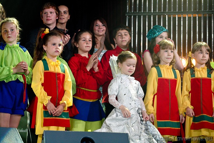 Festivālā piedalījās bērni un jaunieši no Latvijas, Lietuvas, Lielbritānijas, Francijas, Itālijas, Nigērijas, Armēnijas, Krievijas, Baltkrievijas, Gru Festivālā piedalījās bērni un jaunieši no Latvijas, Lietuvas, Lielbritānijas, Francijas, Itālijas, Nigērijas, Armēnijas, Krievijas, Baltkrievijas, Gru 45769