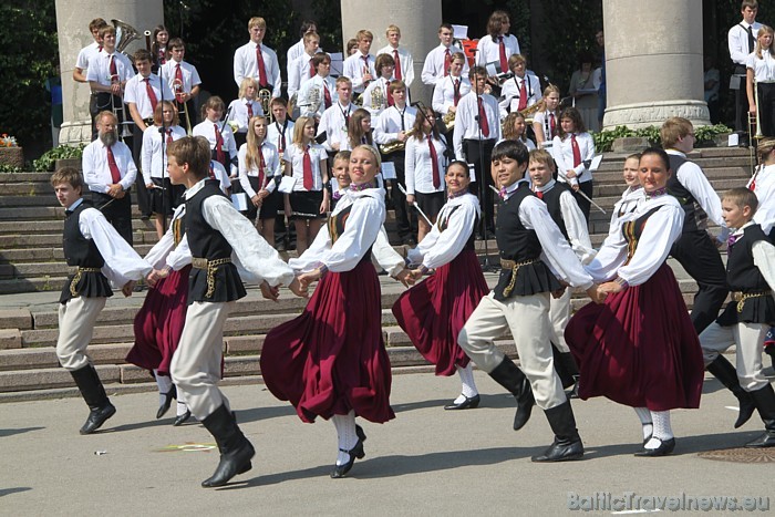 Deju priekšnesumi no dažādiem Latvijas reģioniem 45949