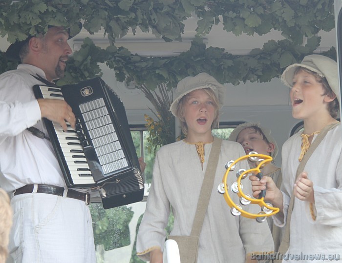 X Latvijas skolu jaunatnes dziesmu un deju svētku tramvaja muzikanti 45956