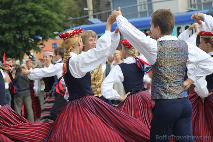X Latvijas skolu jaunatnes dziesmu un deju svētki 45957