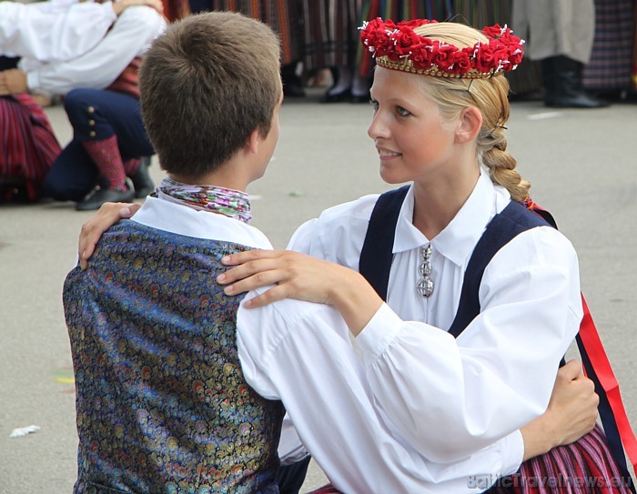 X Latvijas skolu jaunatnes dziesmu un deju svētki 45958