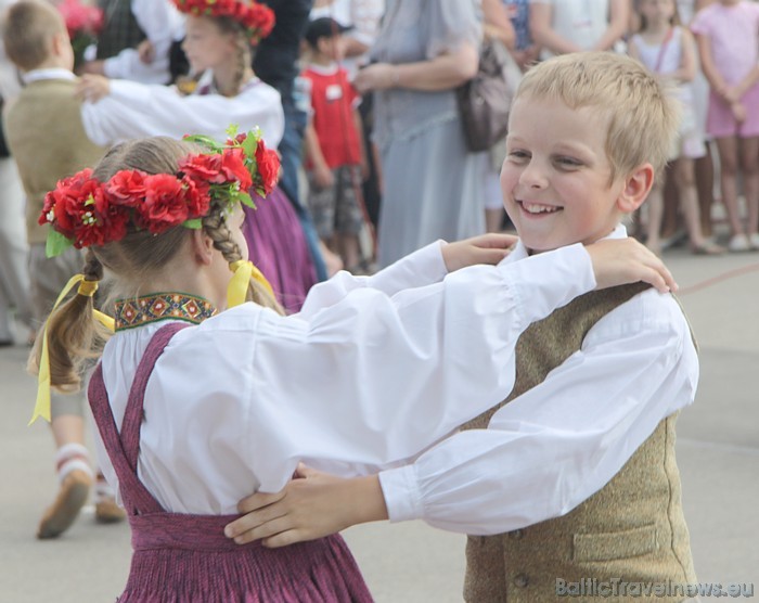 X Latvijas skolu jaunatnes dziesmu un deju svētki 45962