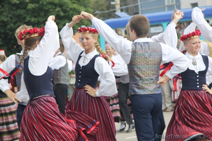 X Latvijas skolu jaunatnes dziesmu un deju svētki 45966