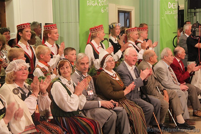 X Latvijas skolu jaunatnes dziesmu un deju svētku vadītāji un goda viesi 45974