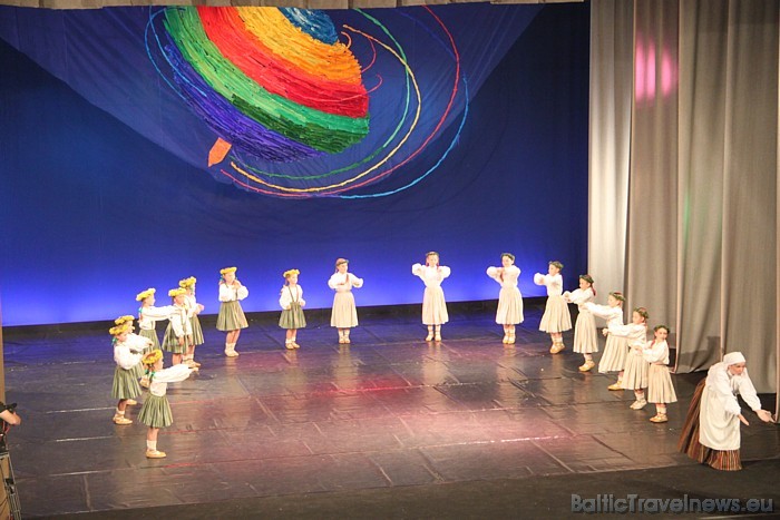 X Latvijas skolu jaunatnes dziesmu un deju svētki 45985