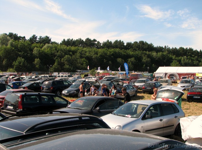 1/20 daļa oficiālās BalticMiles autostāvvietas. Lai arī tika deklarēts, ka teltis stāvvietā celt nedrīkstēs, kāds to tomēr pamanījās izdarīt 1/20 daļa oficiālās BalticMiles autostāvvietas. Lai arī tika deklarēts, ka teltis stāvvietā celt nedrīkstēs, kāds to tomēr pamanījās izdarīt 47020