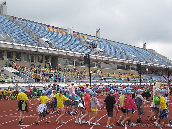 X Latvijas skolu jaunatnes deju svētku mēģinājums Daugavas stadionā 46027