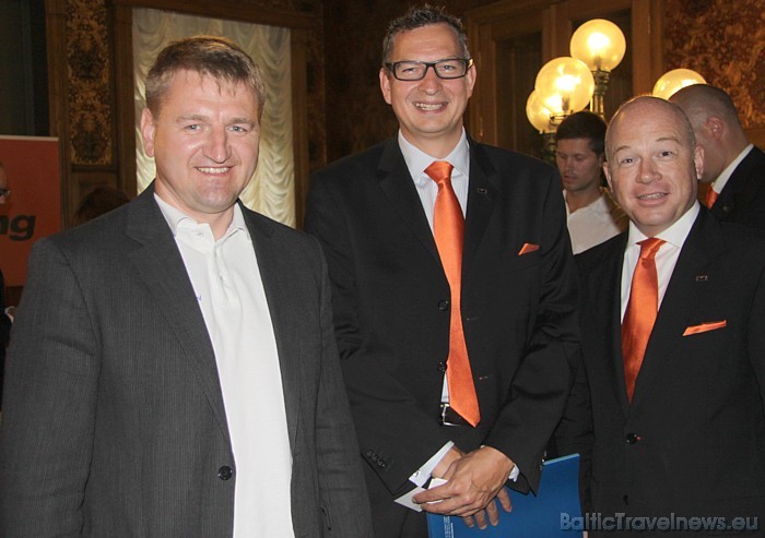 Pēc intervijas - no kreisās Aivars Mackevičs (BalticTravelnews.com) Ruedigers Proske (Sixt) un Christian P. Rehbein (Sixt) Pēc intervijas - no kreisās Aivars Mackevičs (BalticTravelnews.com) Ruedigers Proske (Sixt) un Christian P. Rehbein (Sixt) 46057