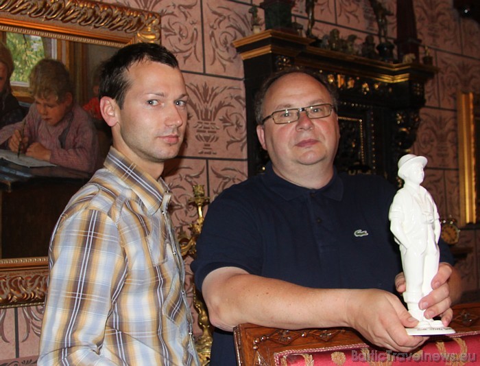 Ivars Pēkainis (Kukšu muižas direktors) un Daniels Jāns (Kukšu muižas īpašnieks un balvas Gada cilvēks tūrismā laureāts) Ivars Pēkainis (Kukšu muižas direktors) un Daniels Jāns (Kukšu muižas īpašnieks un balvas Gada cilvēks tūrismā laureāts) 46158